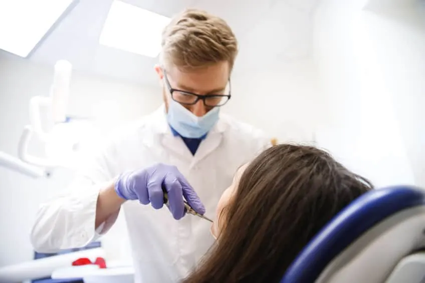 Usunięcie zęba mlecznego Warszawa Bemowo dentysta